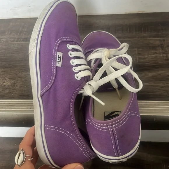 Vans - Picture 6 of 9